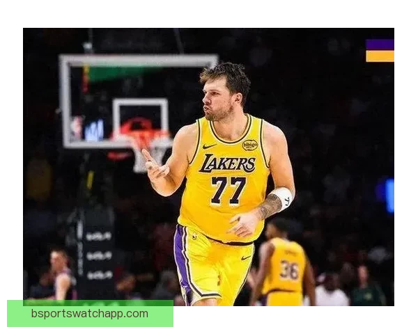 东契奇60分带领独行侠迎8连胜 疲惫闭眼庆祝 湖人全队为其狂欢祝贺